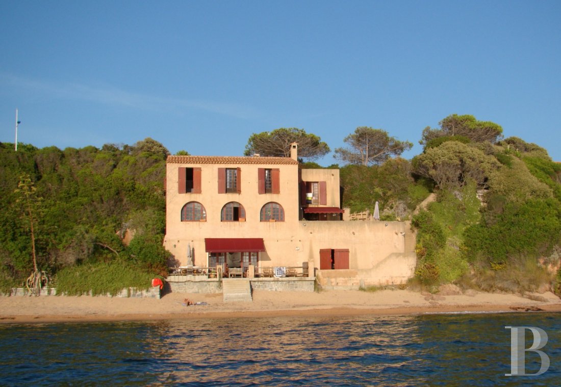 A simple cabin transformed into a real gem on the Gulf of Ajaccio in Corsica  - photo  n°5